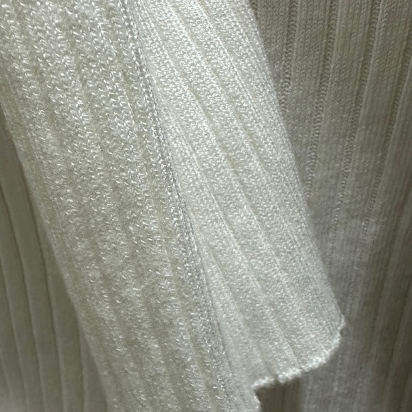 301 H&M | NWOT White Ribbed Knit Long Sleeve Crew Neck Pullover Sweater (size S) - Picture 6 of 13